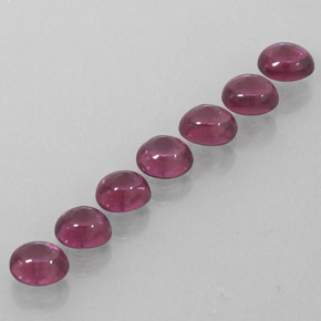 カラットの天然ラズベリーレッドロードライトガーネット（5.1×4.2 mm・透明）