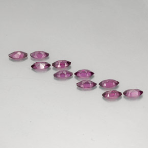 カラットの天然ラズベリーレッドロードライトガーネット（5.9×3 mm・マーキス）