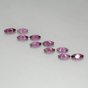 カラットの天然ラズベリーレッドロードライトガーネット（5.9×3 mm・マーキス）