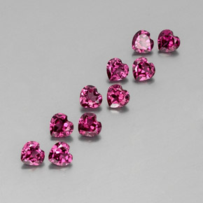 カラットの天然ラズベリーレッドロードライトガーネット（4×3.8 mm・ハート型）