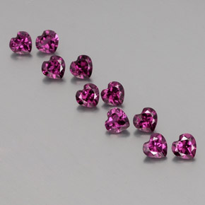 カラットの天然ラズベリーレッドロードライトガーネット（4×3.9 mm・ハート型）