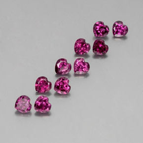 カラットの天然ラズベリーレッドロードライトガーネット（4×3.9 mm・ハート型）