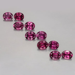 カラットの天然ラズベリーレッドロードライトガーネット（5.1×4.1 mm・オーバルカット）