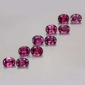 カラットの天然ラズベリーレッドロードライトガーネット（5.1×4.1 mm・オーバルカット）