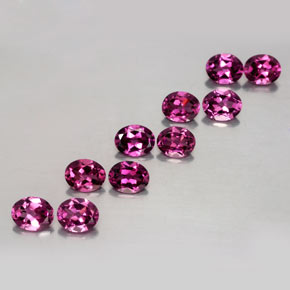 カラットの天然ラズベリーレッドロードライトガーネット（4.9×4 mm・オーバルカット）