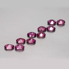 カラットの天然ラズベリーレッドロードライトガーネット（4.9×4 mm・オーバルカット）