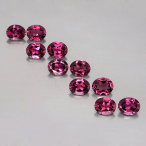 カラットの天然ラズベリーレッドロードライトガーネット（5×4 mm・オーバルカット）