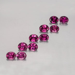 4.70カラットの天然ラズベリーレッドロードライトガーネット（5.1×4.2 mm・オーバルカット）