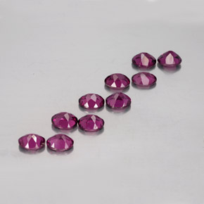 4.70カラットの天然ラズベリーレッドロードライトガーネット（5.1×4.2 mm・オーバルカット）