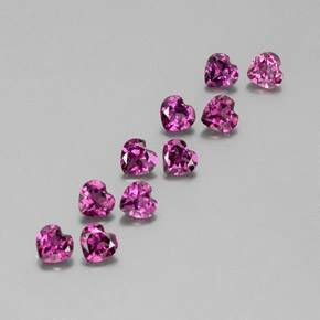 カラットの天然ラズベリーレッドロードライトガーネット（4×3.8 mm・ハート型）