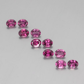 3.98カラットの天然ラズベリーレッドロードライトガーネット（5×4 mm・オーバルカット）