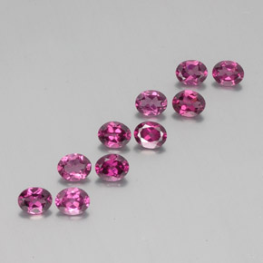 3.98カラットの天然ラズベリーレッドロードライトガーネット（5×4 mm・オーバルカット）
