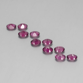 3.98カラットの天然ラズベリーレッドロードライトガーネット（5×4 mm・オーバルカット）