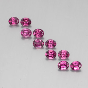4.29カラットの天然ダークレッドロードライトガーネット（5.1×4.1 mm・オーバルカット）