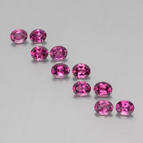 4.12カラットの天然ラズベリーレッドロードライトガーネット（4.9×3.9 mm・オーバルカット）