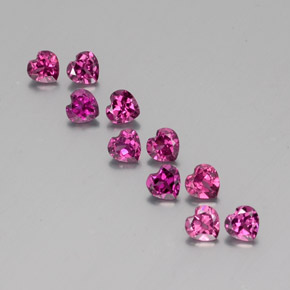 カラットの天然ラズベリーレッドロードライトガーネット（4×3.9 mm・ハート型）