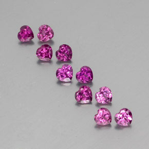 カラットの天然ラズベリーレッドロードライトガーネット（4×3.8 mm・ハート型）