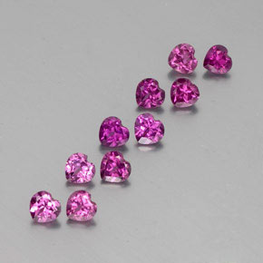 カラットの天然ラズベリーレッドロードライトガーネット（4×3.8 mm・ハート型）