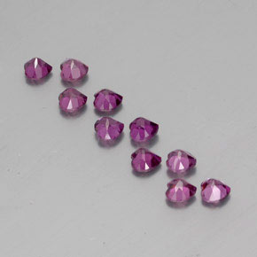 カラットの天然ラズベリーレッドロードライトガーネット（4×3.8 mm・ハート型）