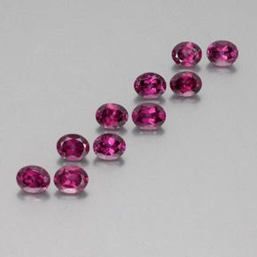 4.65カラットの天然ダークレッドロードライトガーネット（5×4 mm・オーバルカット）