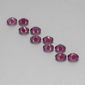 4.65カラットの天然ダークレッドロードライトガーネット（5×4 mm・オーバルカット）