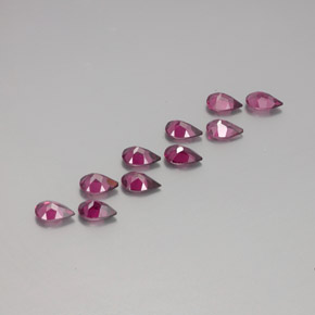 カラットの天然ラズベリーレッドロードライトガーネット（6×4.2 mm・洋梨の形）