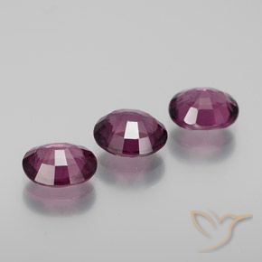 Shop natural 2.93ct 赤みがかったパープル ロードライトガーネット gems, 楕円形, from モザンビーグ at GemSelect. In stock, global shipping!
