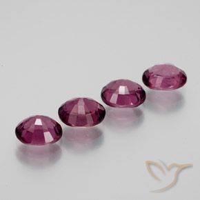 Shop natural 3.58ct ラズベリーレッド ロードライトガーネット gems, 楕円形, from モザンビーグ at GemSelect. In stock, global shipping!