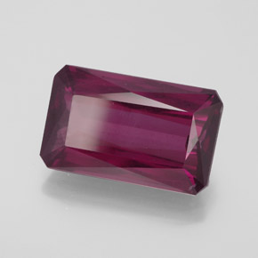 10.91カラットの天然ラズベリーレッドロードライトガーネット（16.1×10 mm・エメラルドカット）