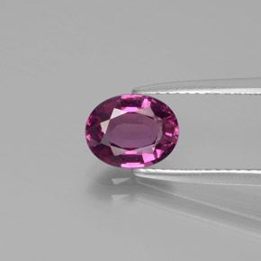 1.51カラットの天然赤みがかった紫ロードライトガーネット（7.8×6.2 mm・オーバルカット）