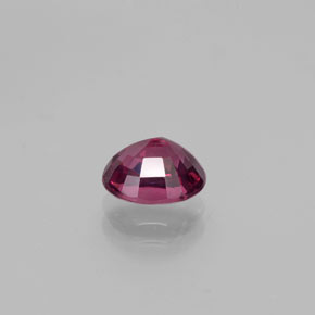 1.77カラットの天然ラズベリーレッドロードライトガーネット（7.7×6 mm・オーバルカット）