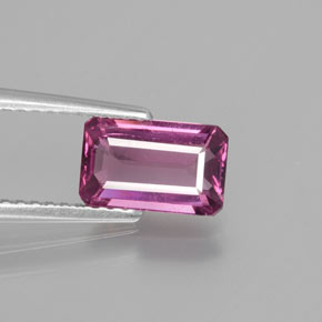 1.49カラットの天然ラズベリーレッドロードライトガーネット（8.4×5.3 mm・エメラルドカット）