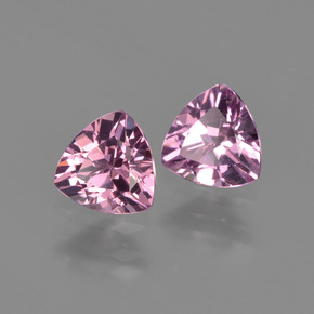 カラットの天然パープルローズロードライトガーネット（5.2×5.2 mm・トリリアント）