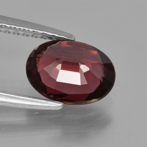 1.54カラットの天然ラズベリーレッドロードライトガーネット（8.2×6.1 mm・オーバルカット）