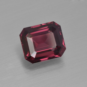 2.98カラットの天然ラズベリーレッドロードライトガーネット（8.8×7.6 mm・エメラルドカット）