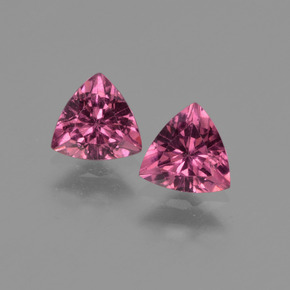 カラットの天然パープルローズロードライトガーネット（5.2×5.1 mm・トリリアント）