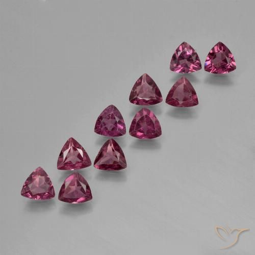 3.80カラットの天然マゼンタピンクロードライトガーネット（5.1×5 mm・トリリアント）