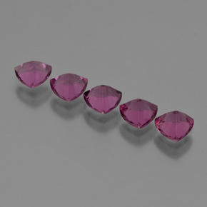 2.77カラットの天然ピンクがかったローズロードライトガーネット（5.2×5.1 mm・トリリアント）
