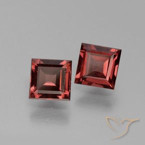 Shop natural 1.35ct 濃いスカーレットレッド ロードライトガーネット gems, 四角形, from モザンビーグ at GemSelect. In stock, global shipping!