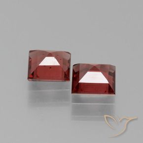 Shop natural 1.35ct 濃いスカーレットレッド ロードライトガーネット gems, 四角形, from モザンビーグ at GemSelect. In stock, global shipping!