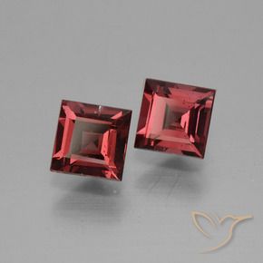 Shop natural 1.61ct 濃いレッドワイン ロードライトガーネット gems, 四角形, from モザンビーグ at GemSelect. In stock, global shipping!