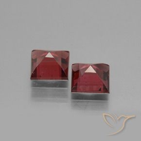Shop natural 1.61ct 濃いレッドワイン ロードライトガーネット gems, 四角形, from モザンビーグ at GemSelect. In stock, global shipping!