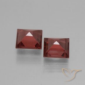 Shop natural 1.36ct ディープレッド ロードライトガーネット gems, 四角形, from モザンビーグ at GemSelect. In stock, global shipping!