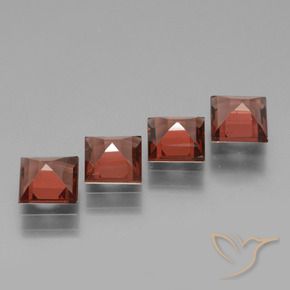 Shop natural 3.04ct スカーレットレッド ロードライトガーネット gems, 四角形, from モザンビーグ at GemSelect. In stock, global shipping!