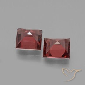 Shop natural 1.52ct ディープレッド ロードライトガーネット gems, 四角形, from モザンビーグ at GemSelect. In stock, global shipping!