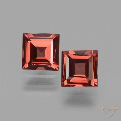 Shop natural 1.40ct 濃いベリーレッド ロードライトガーネット gems, 四角形, from モザンビーグ at GemSelect. In stock, global shipping!