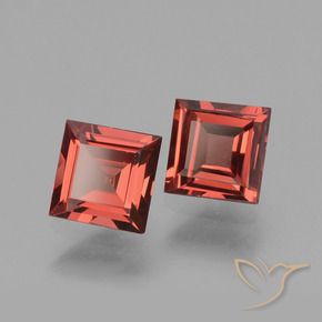 Shop natural 1.40ct 濃いベリーレッド ロードライトガーネット gems, 四角形, from モザンビーグ at GemSelect. In stock, global shipping!
