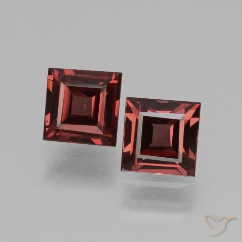 Shop natural 1.46ct 濃いベリーレッド ロードライトガーネット gems, 四角形, from モザンビーグ at GemSelect. In stock, global shipping!