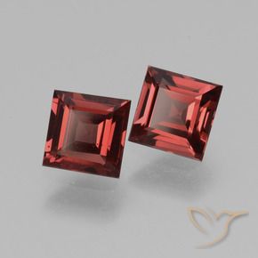 Shop natural 1.46ct 濃いベリーレッド ロードライトガーネット gems, 四角形, from モザンビーグ at GemSelect. In stock, global shipping!