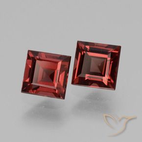 Shop natural 1.68ct 濃いスカーレットレッド ロードライトガーネット gems, 四角形, from モザンビーグ at GemSelect. In stock, global shipping!